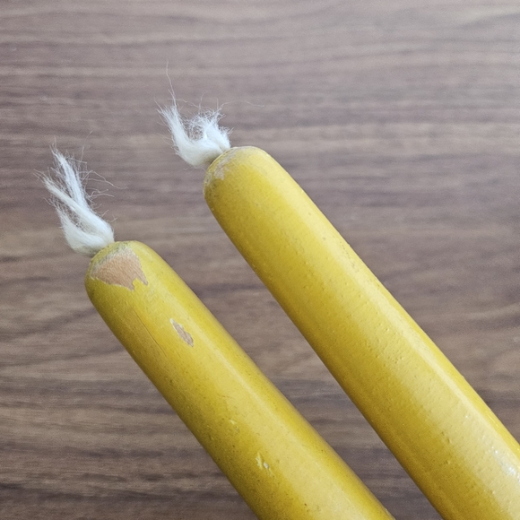 Vtg Wood Faux Taper Candles Painted Retro Clovers MCM Daisy Flower Power (2) - Picture 7 of 7